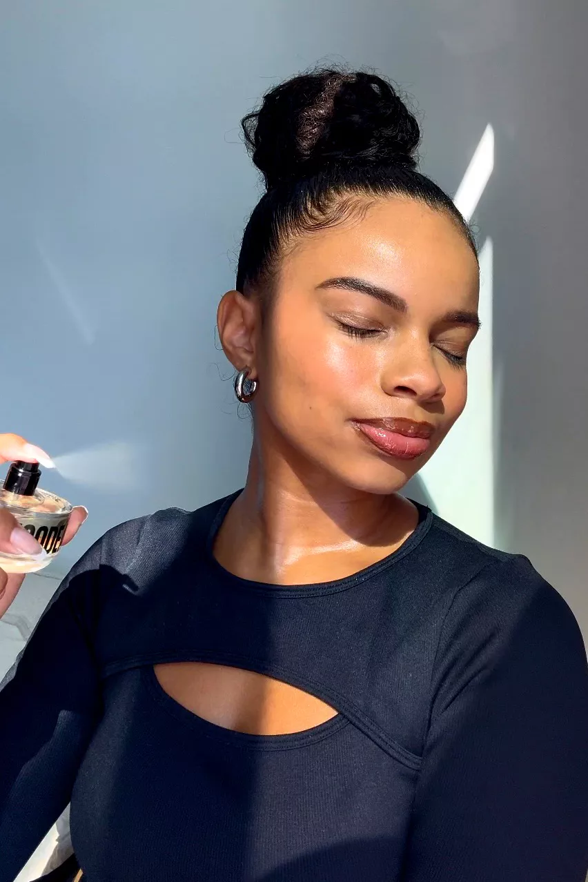 A person spraying Moodeaux PunkStar INTENSCENUAL Eau de Parfum