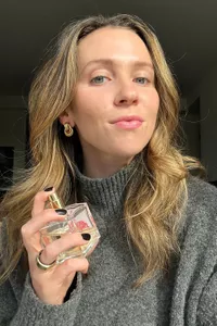 A person spraying Baccarat Rouge 540 eau de parfum